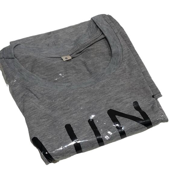 Francesca's Aunt Vibes T-Shirt Gray Crewneck T-Shirt Gold Black Lettering Small - Picture 4 of 5